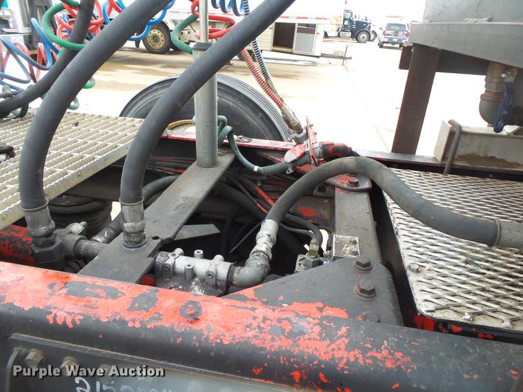 image for item DS9564 1997 Kenworth T800 semi truck