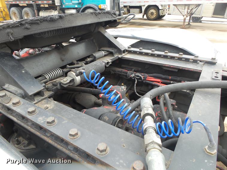 image for item DS9564 1997 Kenworth T800 semi truck