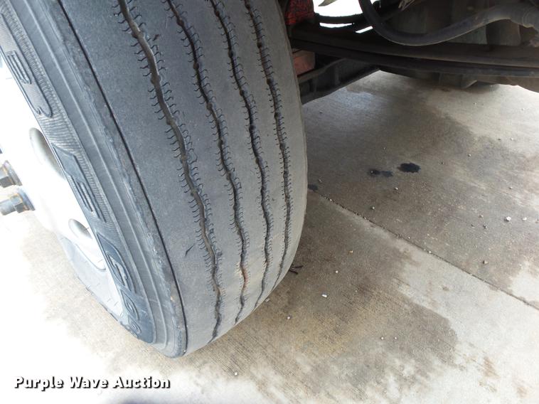 image for item DS9564 1997 Kenworth T800 semi truck