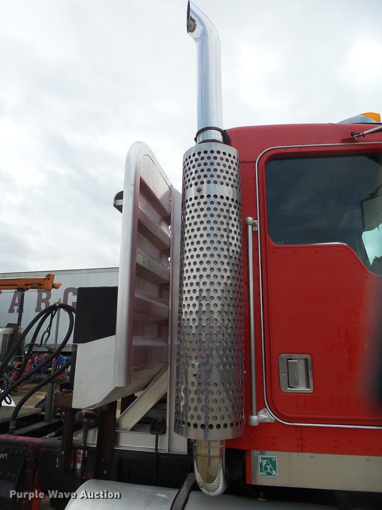 image for item DS9564 1997 Kenworth T800 semi truck