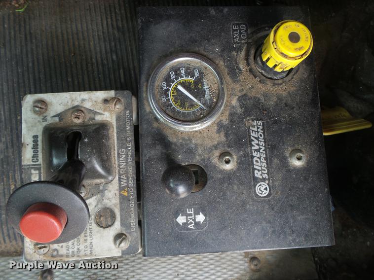 image for item DS9564 1997 Kenworth T800 semi truck