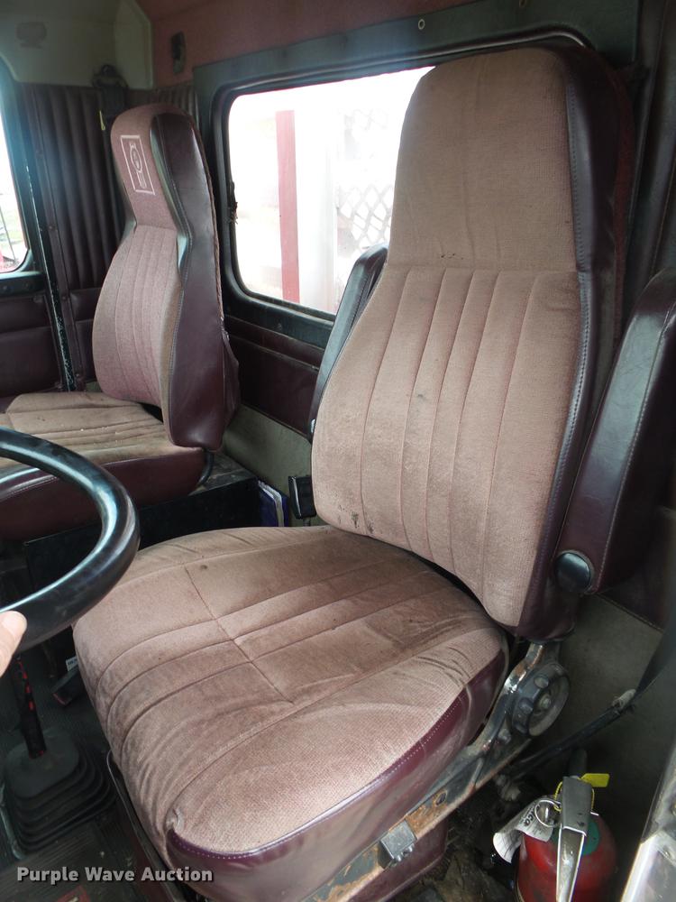 image for item DS9564 1997 Kenworth T800 semi truck