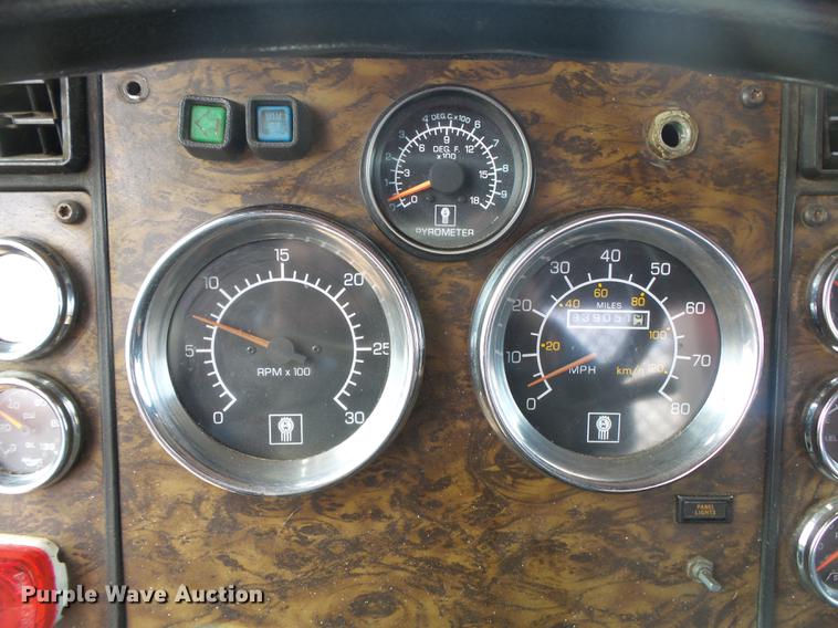 image for item DS9564 1997 Kenworth T800 semi truck