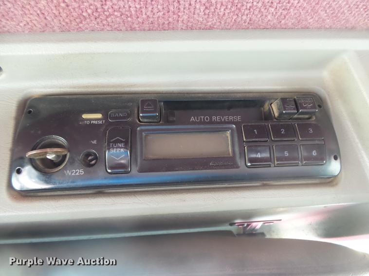 image for item DS9564 1997 Kenworth T800 semi truck