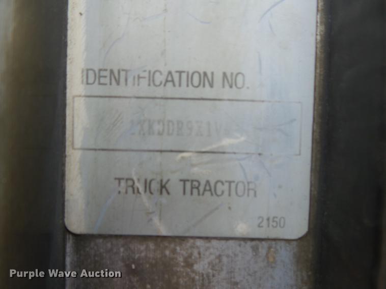 image for item DS9564 1997 Kenworth T800 semi truck