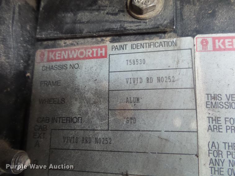 image for item DS9564 1997 Kenworth T800 semi truck