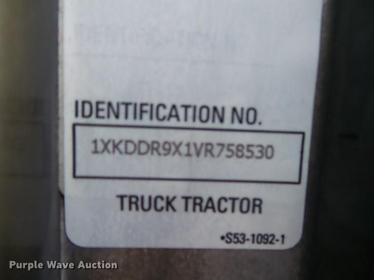 image for item DS9564 1997 Kenworth T800 semi truck