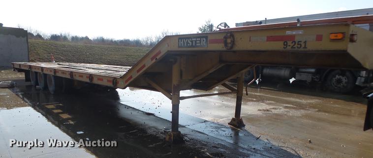 image for item DS9565 1986 Hyster drop deck trailer