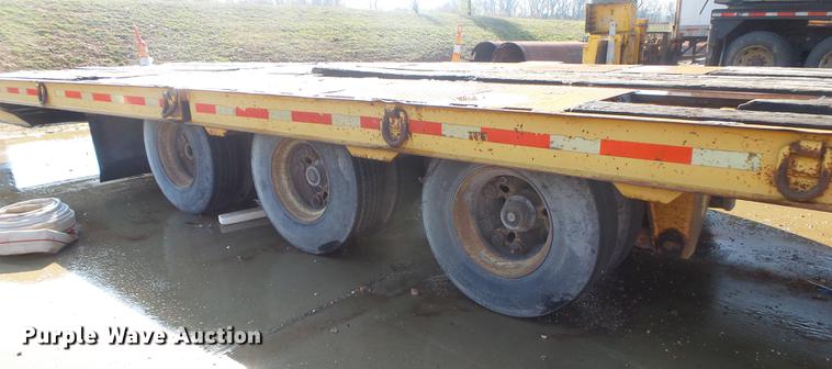 image for item DS9565 1986 Hyster drop deck trailer