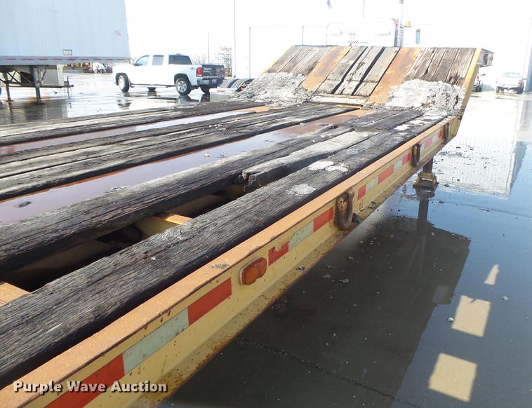 image for item DS9565 1986 Hyster drop deck trailer