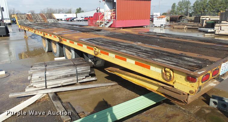 image for item DS9565 1986 Hyster drop deck trailer