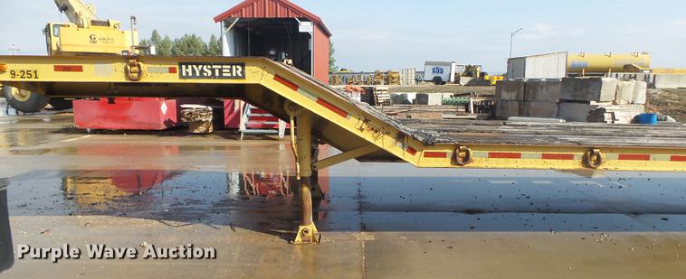 image for item DS9565 1986 Hyster drop deck trailer