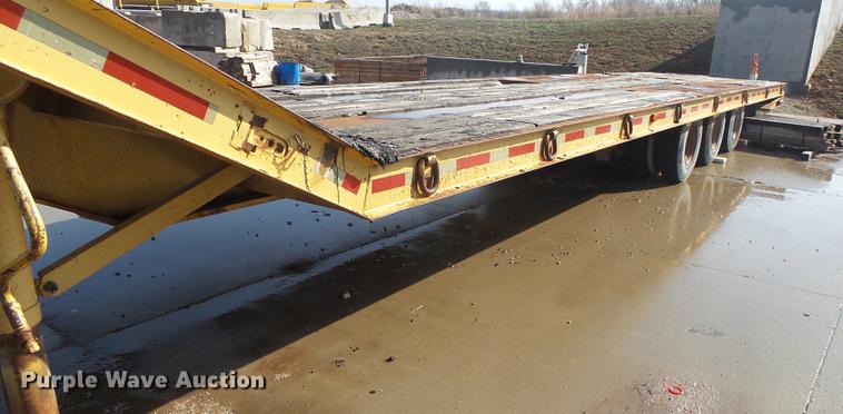 image for item DS9565 1986 Hyster drop deck trailer