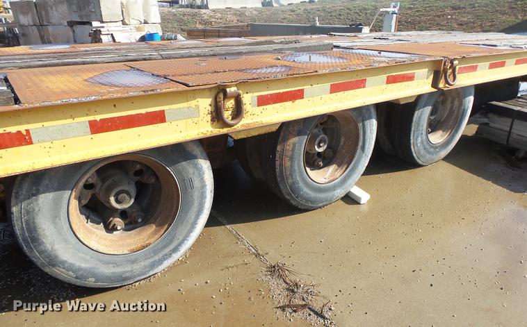 image for item DS9565 1986 Hyster drop deck trailer