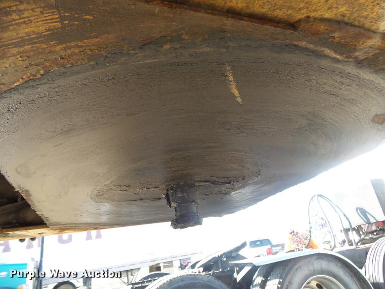 image for item DS9565 1986 Hyster drop deck trailer