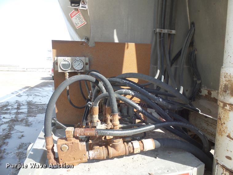 image for item DX9056 2006 CEI Pacer AT35L dry bulk trailer