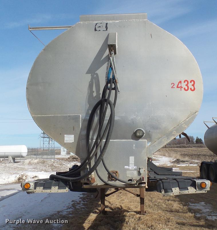 image for item DX9058 2003 CEI Pacer AT35ML dry bulk trailer