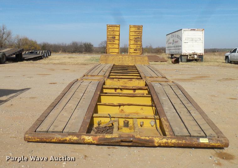 image for item EE9647 1990 Phelan/Talbert WTT-50H-FN-T1 lowboy equipment trailer