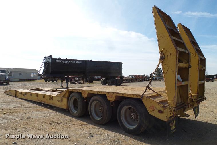 image for item EE9647 1990 Phelan/Talbert WTT-50H-FN-T1 lowboy equipment trailer