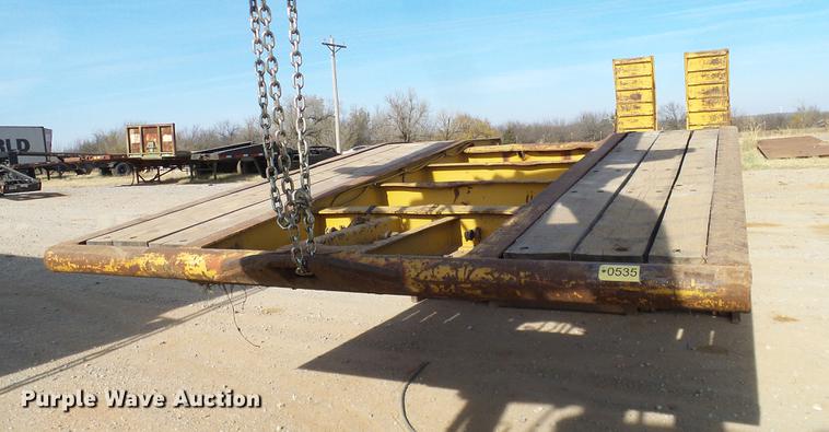 image for item EE9647 1990 Phelan/Talbert WTT-50H-FN-T1 lowboy equipment trailer