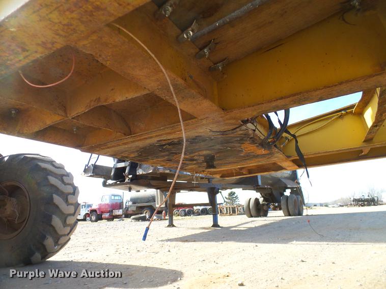 image for item EE9647 1990 Phelan/Talbert WTT-50H-FN-T1 lowboy equipment trailer