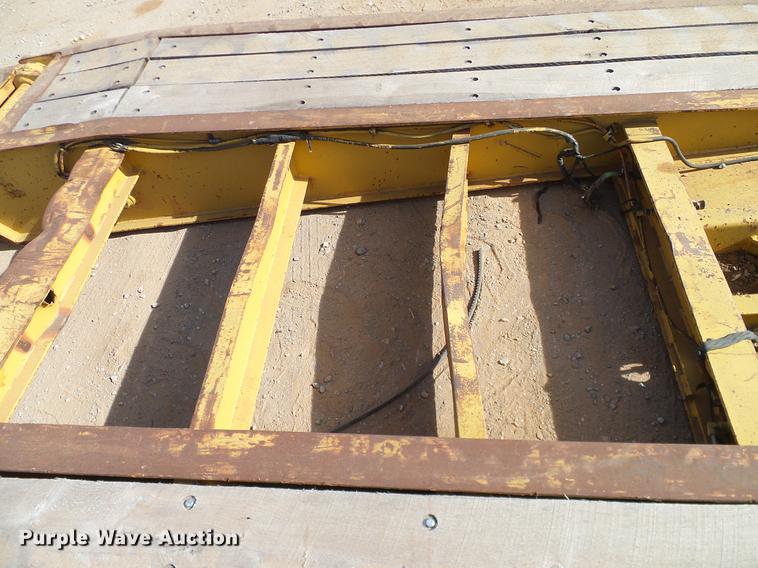 image for item EE9647 1990 Phelan/Talbert WTT-50H-FN-T1 lowboy equipment trailer