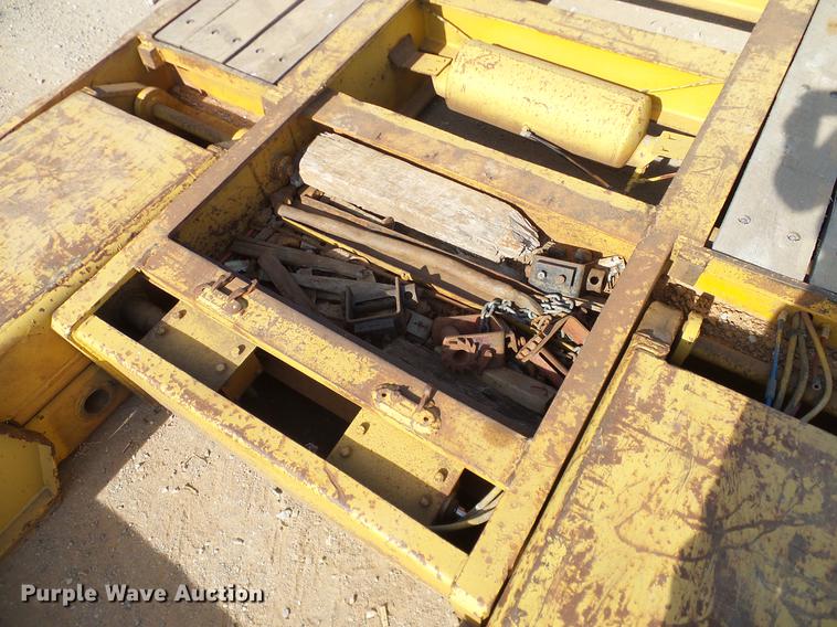 image for item EE9647 1990 Phelan/Talbert WTT-50H-FN-T1 lowboy equipment trailer