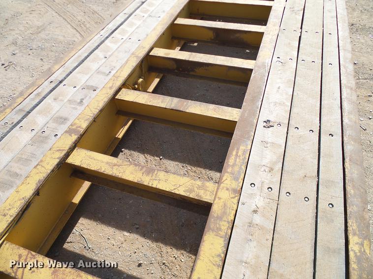 image for item EE9647 1990 Phelan/Talbert WTT-50H-FN-T1 lowboy equipment trailer