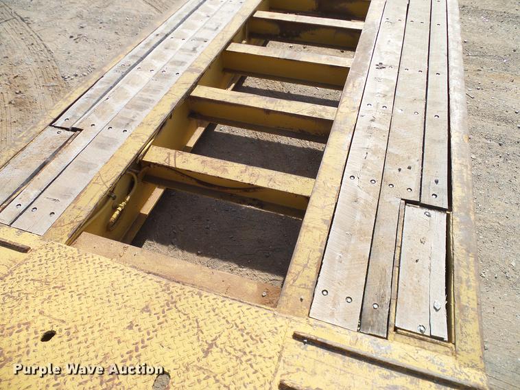 image for item EE9647 1990 Phelan/Talbert WTT-50H-FN-T1 lowboy equipment trailer