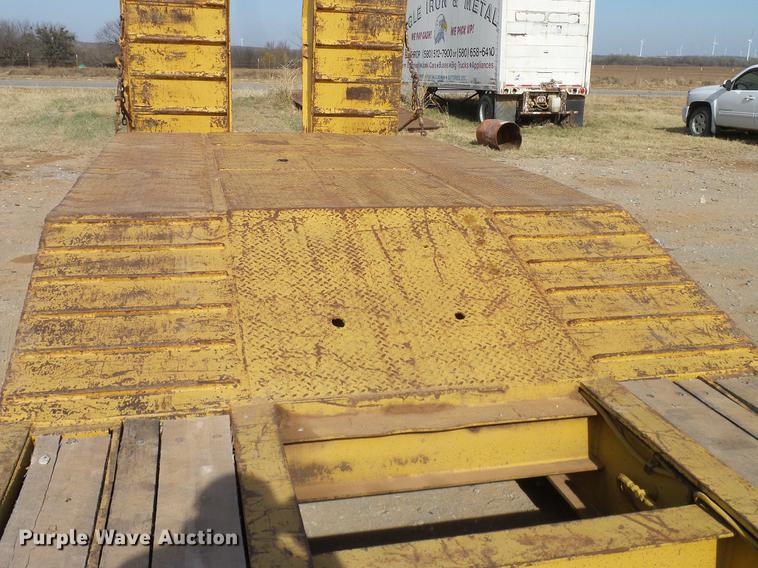 image for item EE9647 1990 Phelan/Talbert WTT-50H-FN-T1 lowboy equipment trailer