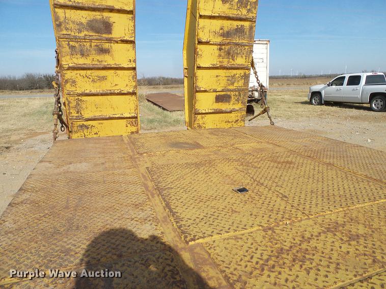 image for item EE9647 1990 Phelan/Talbert WTT-50H-FN-T1 lowboy equipment trailer