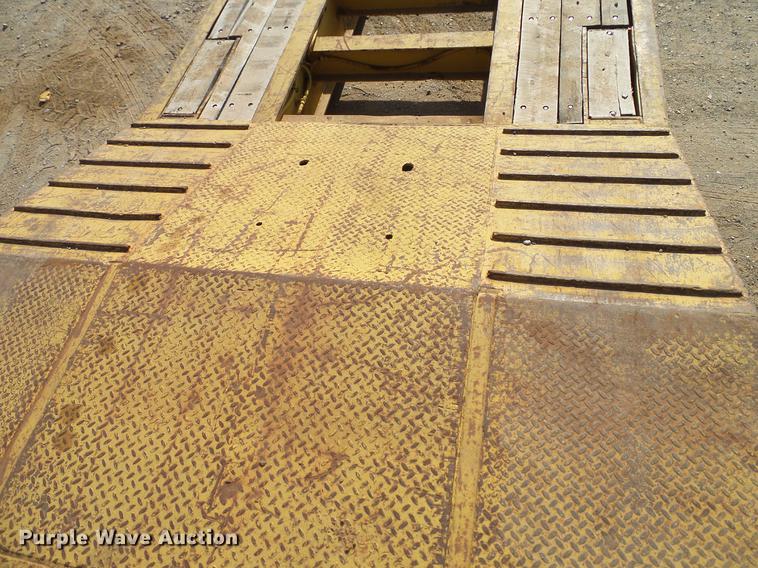 image for item EE9647 1990 Phelan/Talbert WTT-50H-FN-T1 lowboy equipment trailer