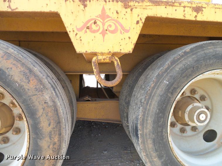 image for item EE9647 1990 Phelan/Talbert WTT-50H-FN-T1 lowboy equipment trailer