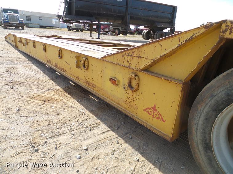 image for item EE9647 1990 Phelan/Talbert WTT-50H-FN-T1 lowboy equipment trailer