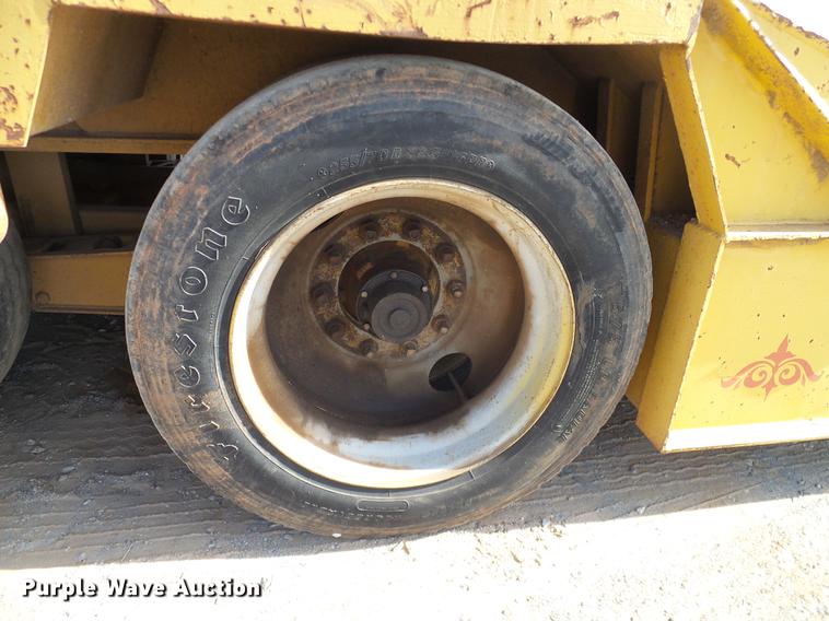 image for item EE9647 1990 Phelan/Talbert WTT-50H-FN-T1 lowboy equipment trailer