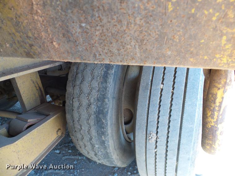 image for item EE9647 1990 Phelan/Talbert WTT-50H-FN-T1 lowboy equipment trailer