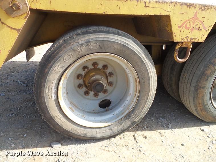image for item EE9647 1990 Phelan/Talbert WTT-50H-FN-T1 lowboy equipment trailer