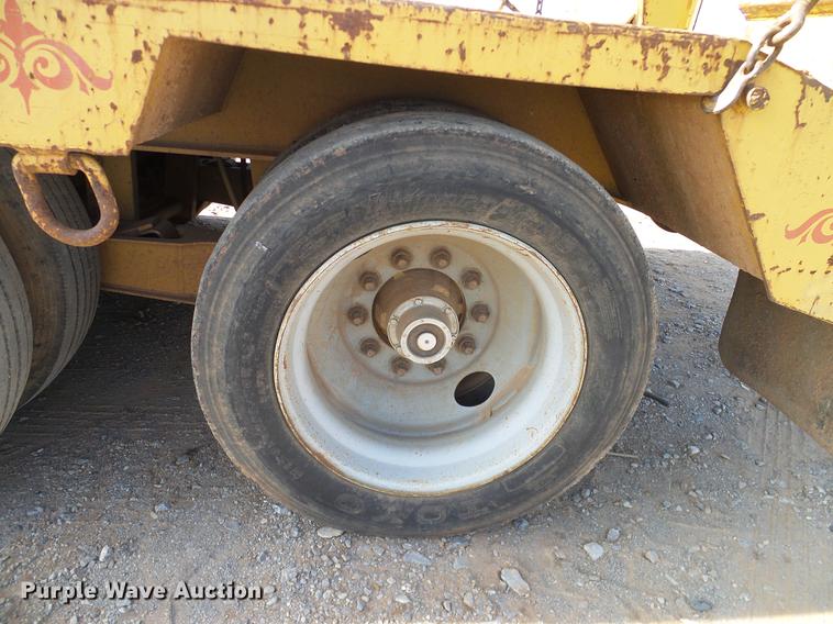 image for item EE9647 1990 Phelan/Talbert WTT-50H-FN-T1 lowboy equipment trailer