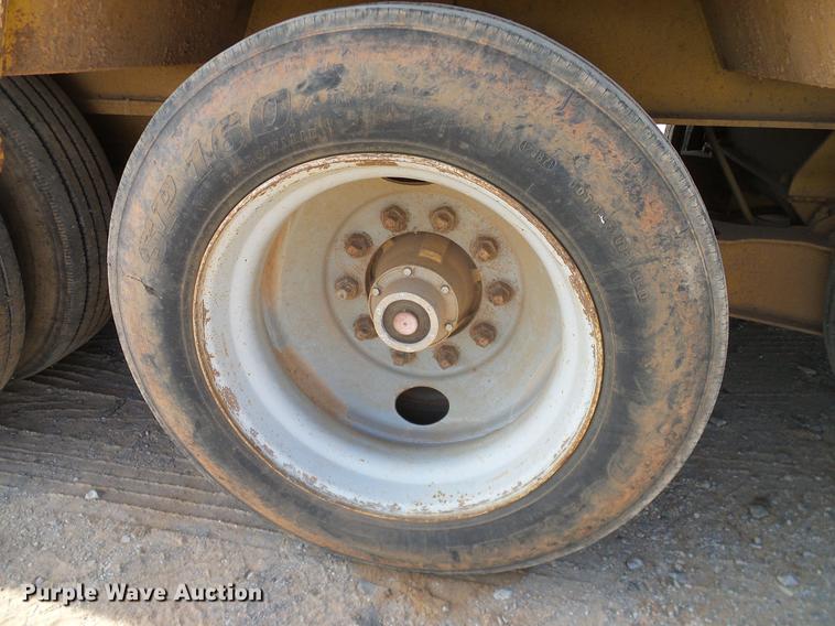 image for item EE9647 1990 Phelan/Talbert WTT-50H-FN-T1 lowboy equipment trailer