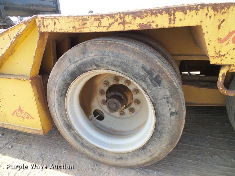 image for item EE9647 1990 Phelan/Talbert WTT-50H-FN-T1 lowboy equipment trailer