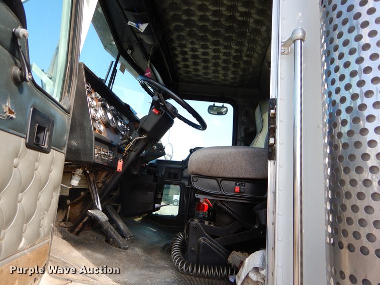 image for item EJ9854 1999 Kenworth W900 semi truck