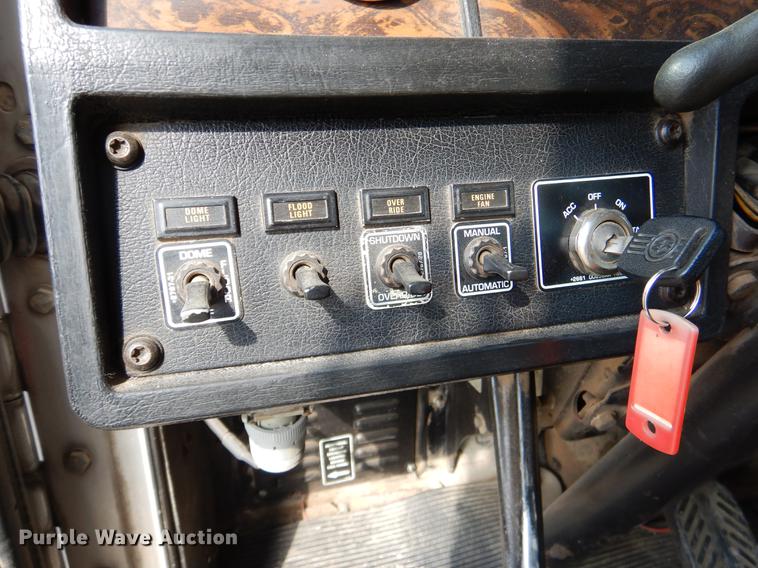 image for item EJ9854 1999 Kenworth W900 semi truck