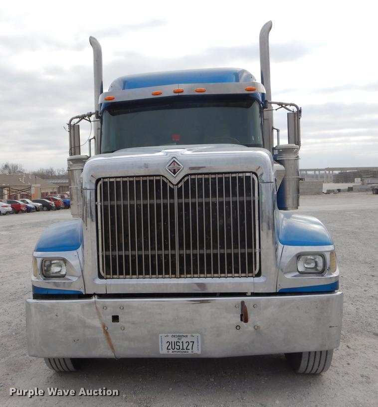 image for item EJ9873 2005 International 9900ix semi truck