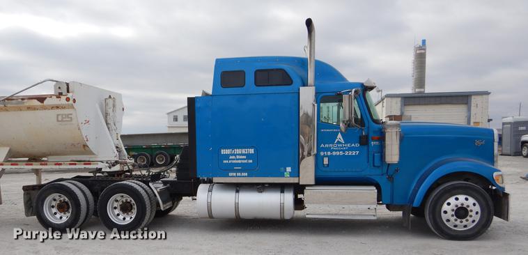 image for item EJ9873 2005 International 9900ix semi truck