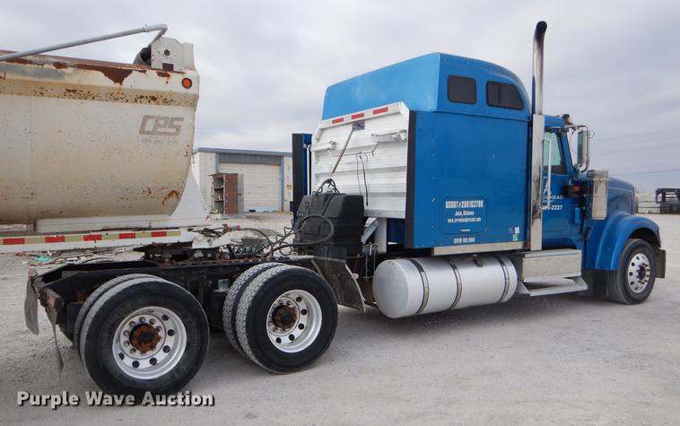 image for item EJ9873 2005 International 9900ix semi truck