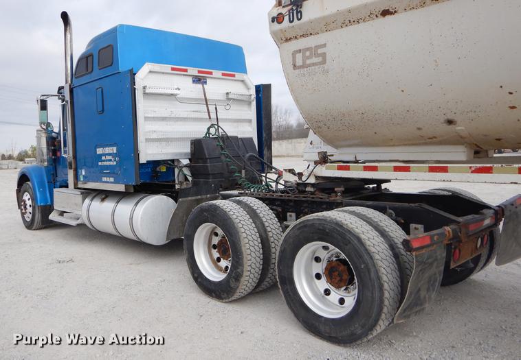 image for item EJ9873 2005 International 9900ix semi truck