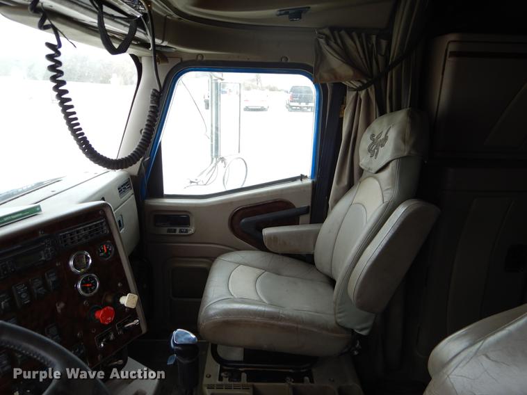 image for item EJ9873 2005 International 9900ix semi truck