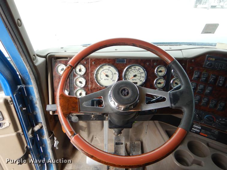 image for item EJ9873 2005 International 9900ix semi truck