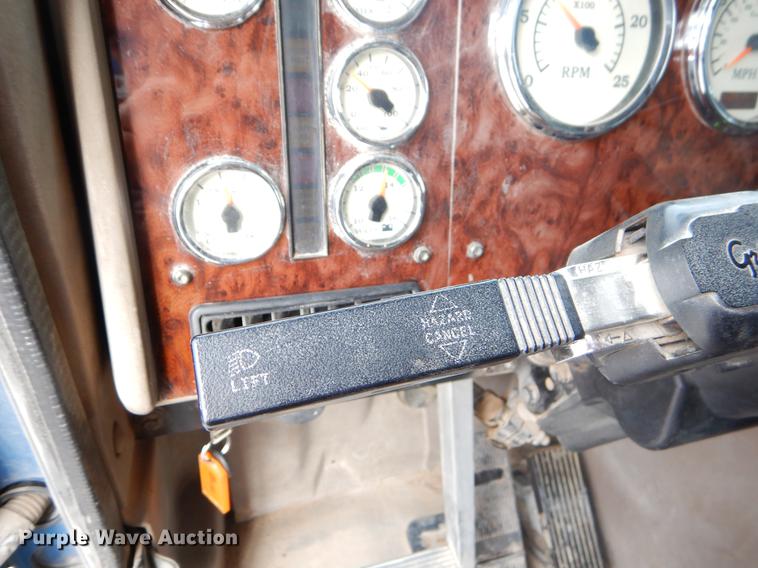 image for item EJ9873 2005 International 9900ix semi truck