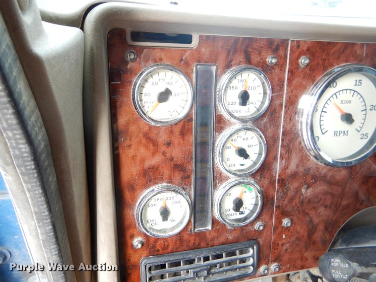 image for item EJ9873 2005 International 9900ix semi truck